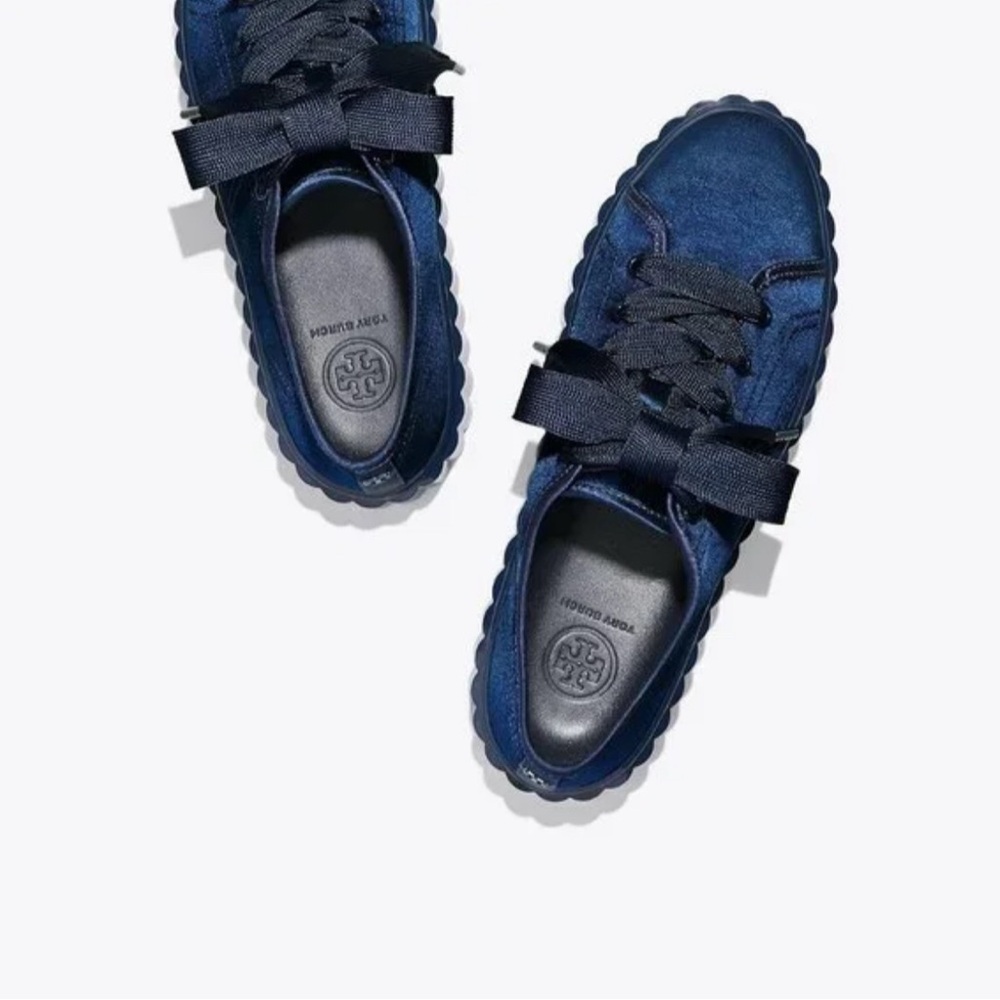 TORY BURCH women's navy scallop satin sneaker 7M